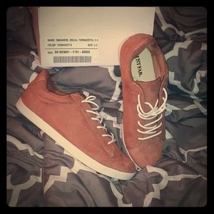 Just fab 5.5 slip on sneakers